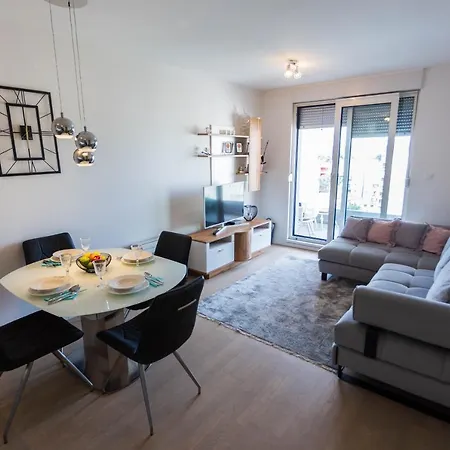 Marius Apartment *